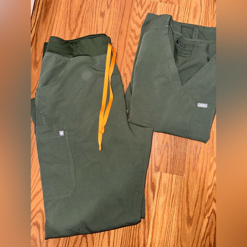FIGS CARGO SET